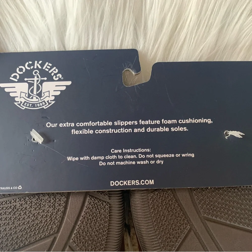 DOCKERS kids youth boys fleece lined brown slippers NWT in size Large (2-3)